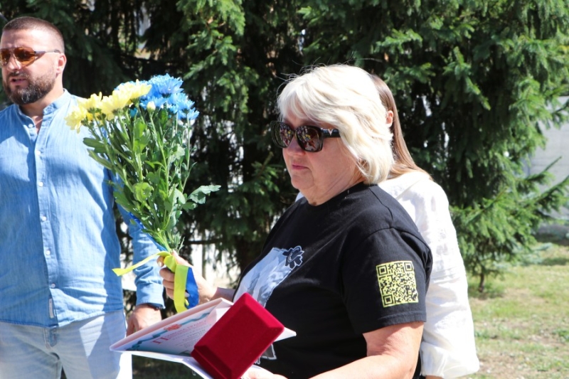 У Полтавській громаді сім’ям полеглих захисників України вручили почесні грамоти та відзнаки