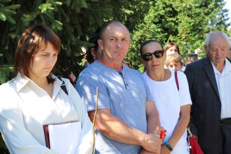 У Полтавській громаді сім’ям полеглих захисників України вручили почесні грамоти та відзнаки