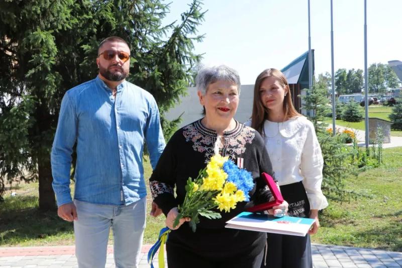 У Полтавській громаді сім’ям полеглих захисників України вручили почесні грамоти та відзнаки