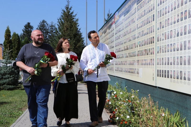 У Полтавській громаді сім’ям полеглих захисників України вручили почесні грамоти та відзнаки