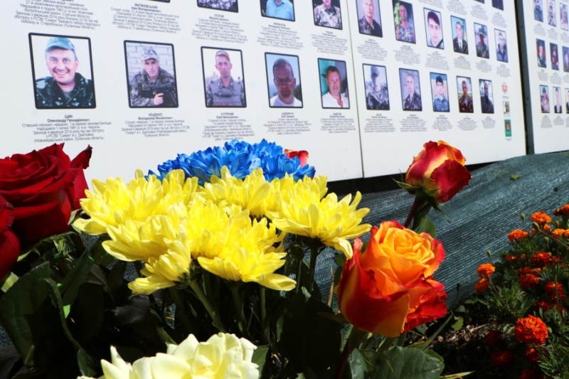 У Полтавській громаді сім’ям полеглих захисників України вручили почесні грамоти та відзнаки