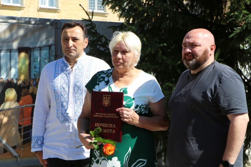 У Полтавській громаді сім’ям полеглих захисників України вручили почесні грамоти та відзнаки