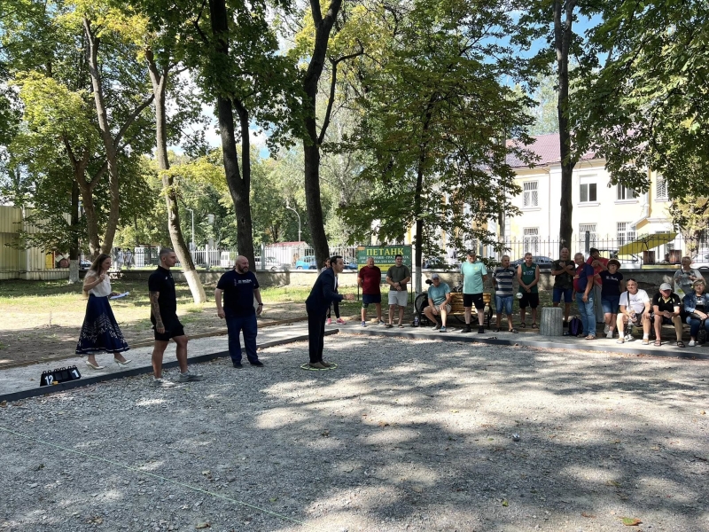 З нагоди Дня молоді в Полтаві провели майстер-клас з петанку для молоді від військовослужбовців та ветеранів війни