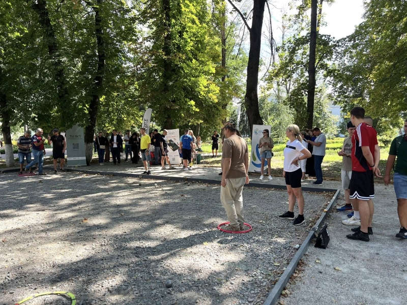 З нагоди Дня молоді в Полтаві провели майстер-клас з петанку для молоді від військовослужбовців та ветеранів війни