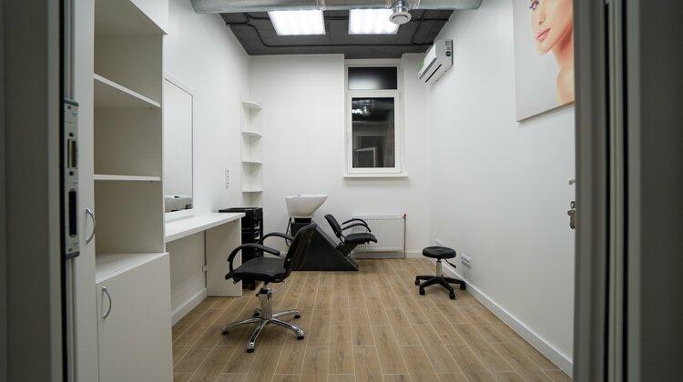 Чому клієнти довіряють приватним майстрам більше, ніж салонам краси