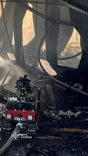 Масштабна пожежа на Фастівщині після обстрілу: над ліквідацією працює авіація та робототехніка