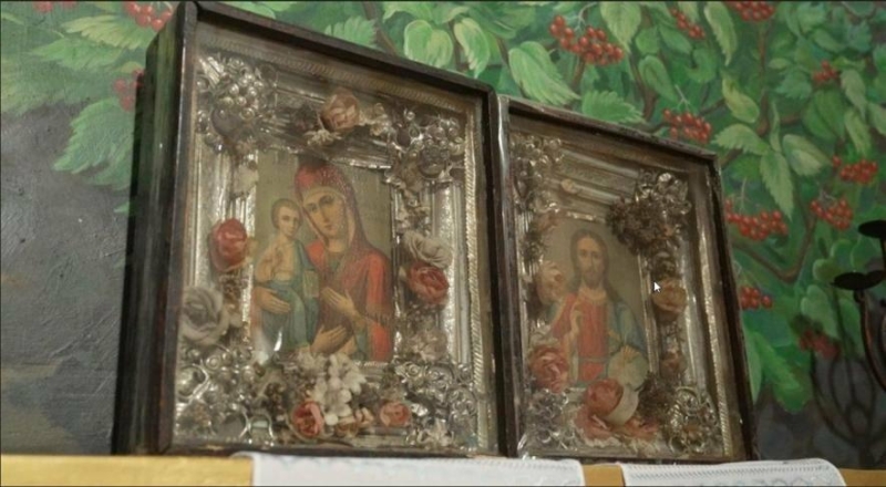 "Ніколи їх не розлучайте": подружжя військових подарувало храму на Тернопільщині ікони з фронту