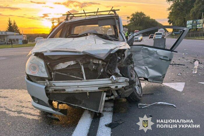 ДТП під Хмельницьким: водій Geely у лікарні, поліція розслідує обставини