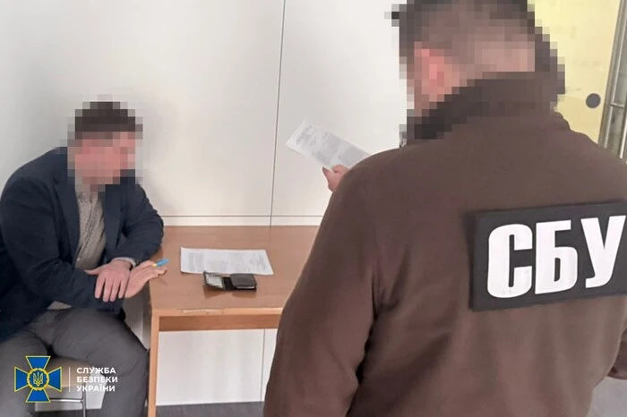 Відпочивав за кордоном під виглядом службових відряджень. Правоохоронці викрили топпосадовця КМДА