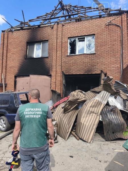 У Запоріжжі зафіксували понад 2400 квадратних метрів засмічення після російських обстрілів