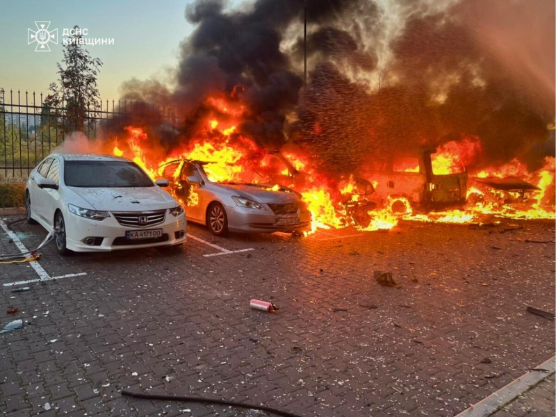 Атака на Київщину: рятувальники ліквідували пожежі