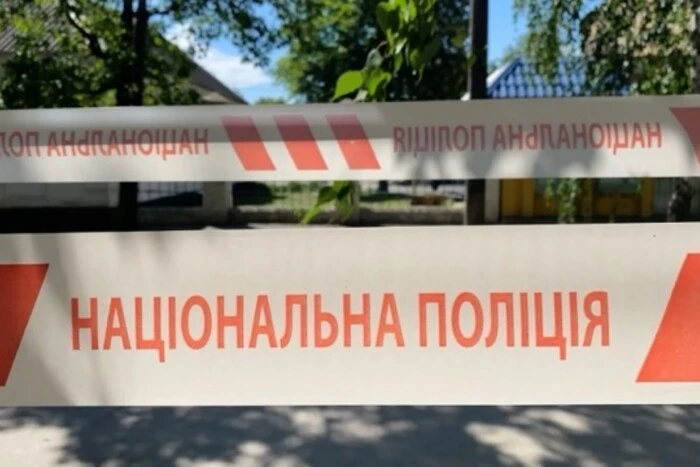 Київ атакували дрони: уламки впали на територію дитячого садка