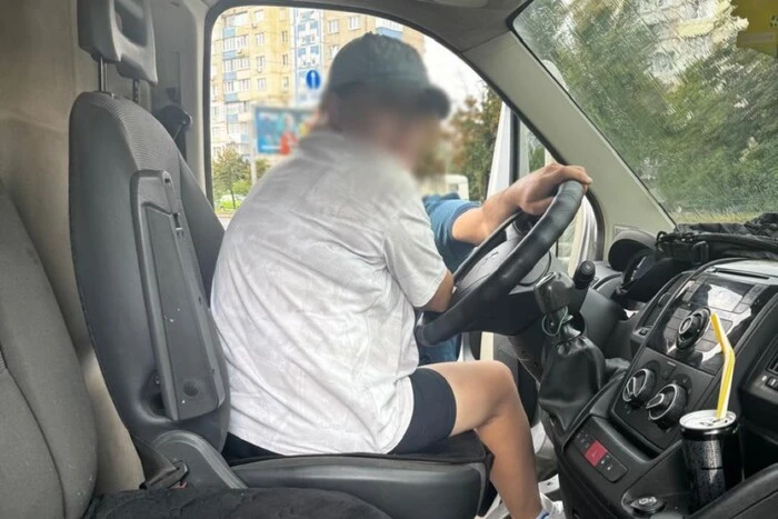 Торгівля автівками, ввезеними для ЗСУ. Поліція заявила про затримання організаторки схеми