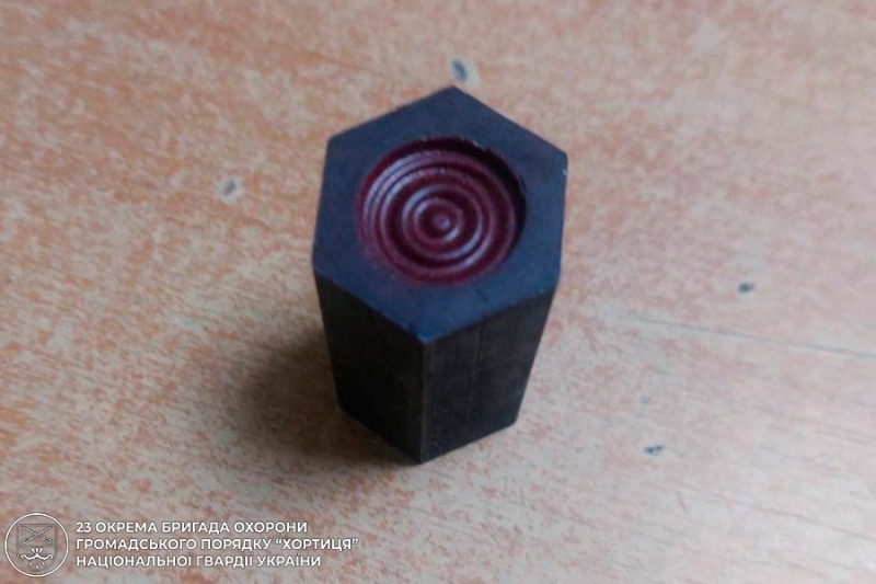 У Запоріжжі спіймали чоловіка з тротилом і фосфорними боєприпасами у рюкзаку