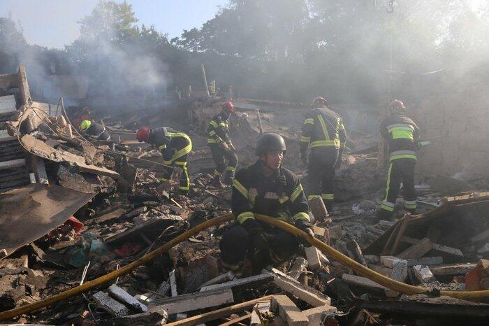 Україну атакували дронами й ракетами: є руйнування й жертва на Хмельниччині