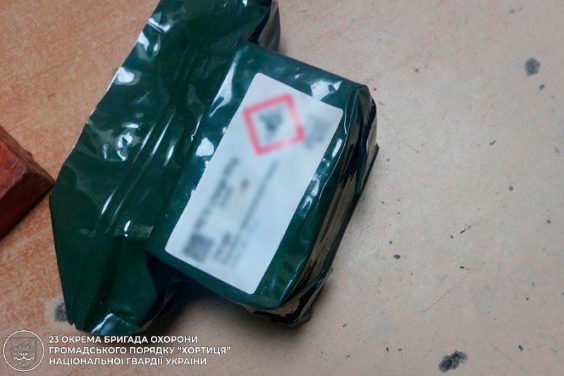 У Запоріжжі спіймали чоловіка з тротилом і фосфорними боєприпасами у рюкзаку