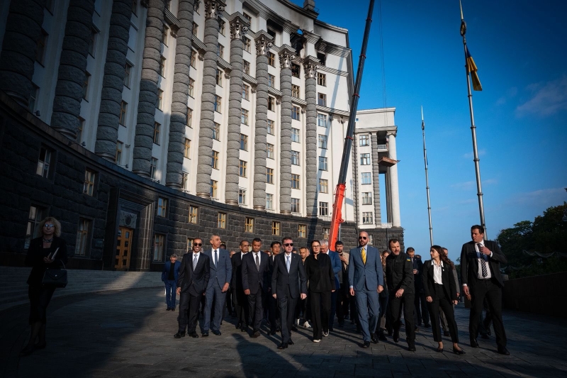 Свириденко показала іноземним дипломатам, що окупанти зробили із Кабміном