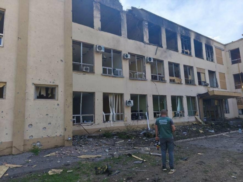 У Запоріжжі зафіксували понад 2400 квадратних метрів засмічення після російських обстрілів