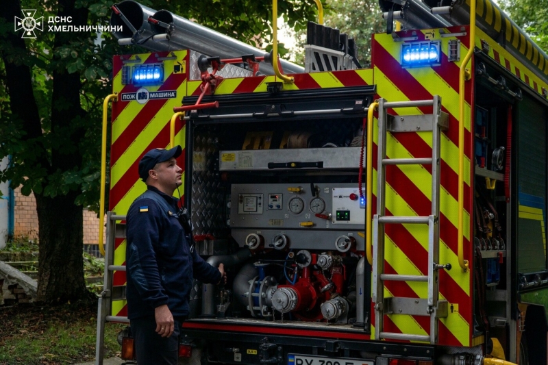Займання на балконі в Хмельницькому - вогнеборці врятували людину