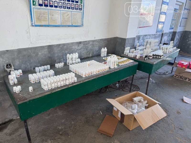 На кордоні з Польщею затримали прикарпатця з російськими добавками та афро-локонами (ФОТО)