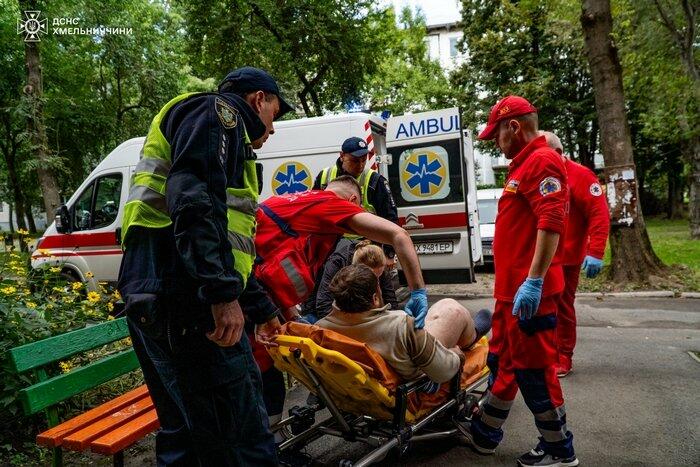 Займання на балконі в Хмельницькому - вогнеборці врятували людину