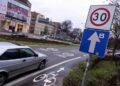 Багато водіїв не знають, що цей знак обмеження швидкості має свої власні правила