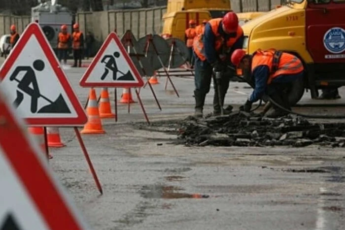 Схема на дорогах Києва: у кошторисі ремонту «заховалися» зайві 8 млн грн лише на одній суміші