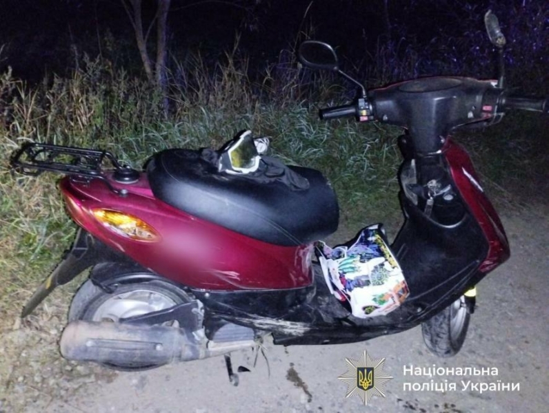На ґрунтовій дорозі між селами на Прикарпатті загинув юний водій мопеда