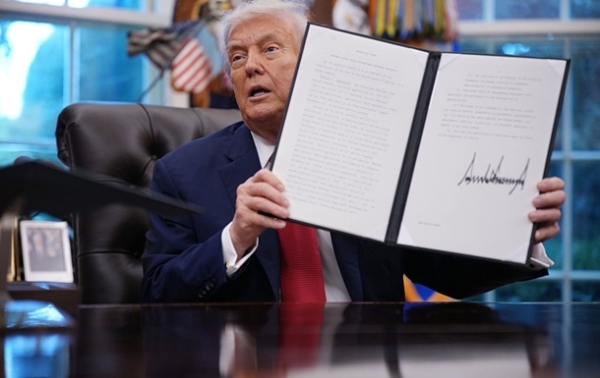 Трамп оголосив нові мита на імпорт ліків, вантажівок і меблів Трамп оголосив нові мита на імпорт ліків, вантажівок і меблів