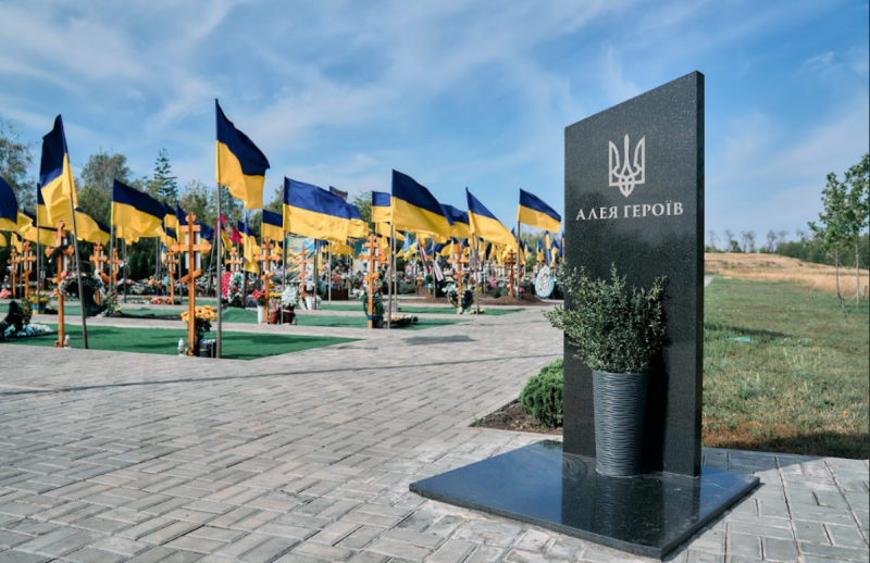 Алеї слави та могили українських військових на Донбасі: Як врятувати памu0027ять від бойових дій та окупації