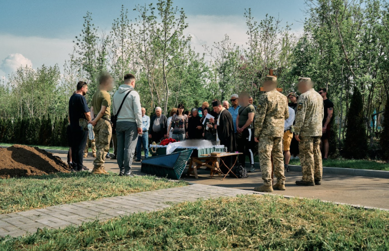 Алеї слави та могили українських військових на Донбасі: Як врятувати памu0027ять від бойових дій та окупації