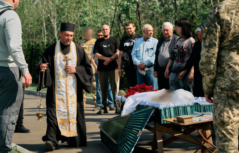 Алеї слави та могили українських військових на Донбасі: Як врятувати памu0027ять від бойових дій та окупації