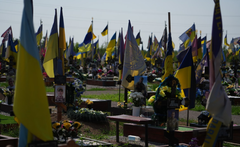 Алеї слави та могили українських військових на Донбасі: Як врятувати памu0027ять від бойових дій та окупації