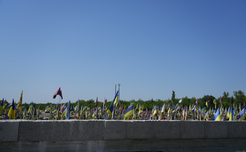 Алеї слави та могили українських військових на Донбасі: Як врятувати памu0027ять від бойових дій та окупації