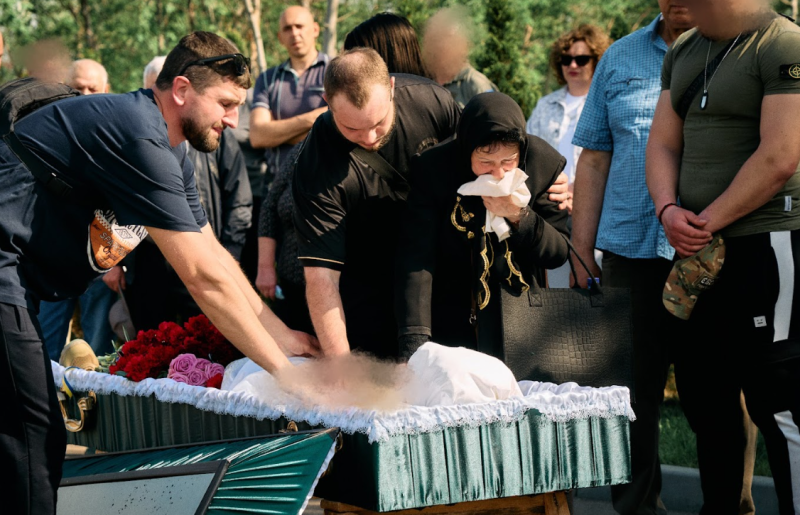 Алеї слави та могили українських військових на Донбасі: Як врятувати памu0027ять від бойових дій та окупації