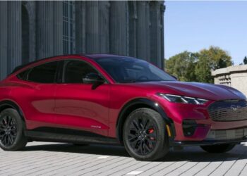 Ford продав удвічі більше електричних Mustang, ніж бензинових
