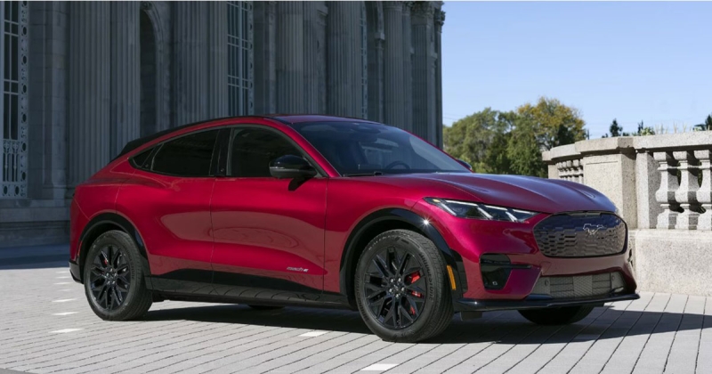 Ford продав удвічі більше електричних Mustang, ніж бензинових
