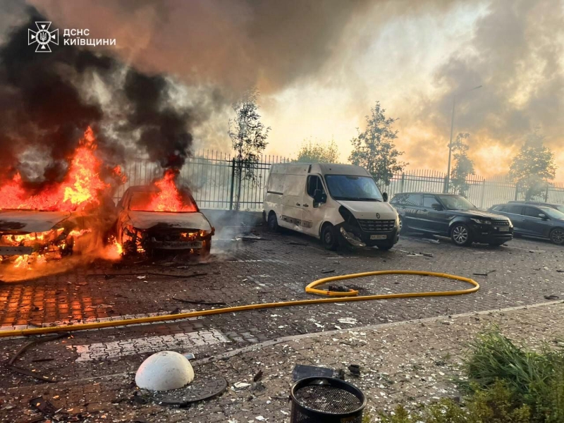 Атака на Київщину: рятувальники ліквідували пожежі