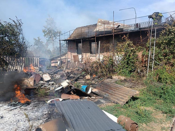 Два райони Дніпропетровщини були під ворожим вогнем: є постраждалі та багато руйнувань