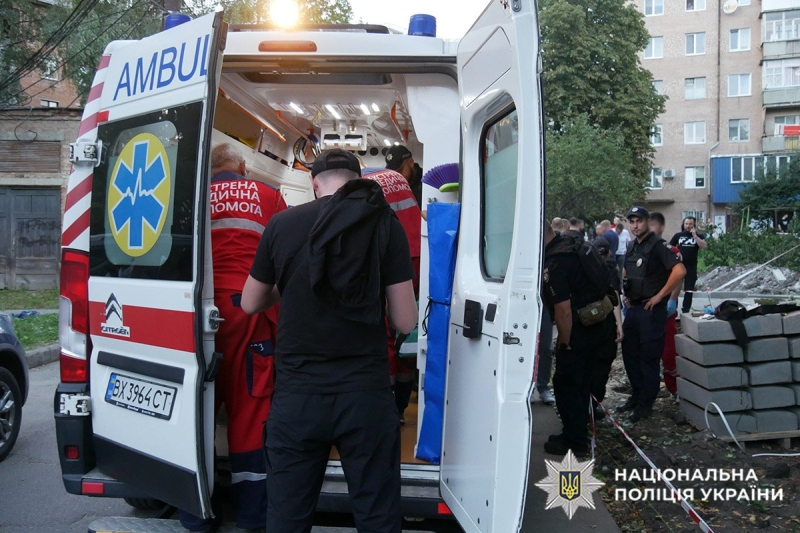 Вибух у Хмельницькому: поранено двох людей, пошкоджено авто