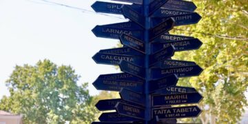 До пам’ятного знаку поріднених міст Одеси додали нові напрямки