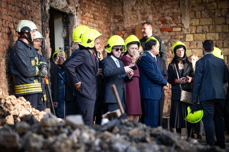 Свириденко показала іноземним дипломатам, що окупанти зробили із Кабміном