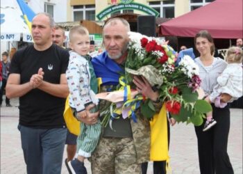 “Це повернення – символ незламності”: на Верховинщині зустріли Володимира Кутового (ФОТО)