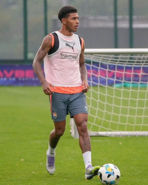 ФОТО. Повернення викликаних до збірних. Шахтар провів тренування