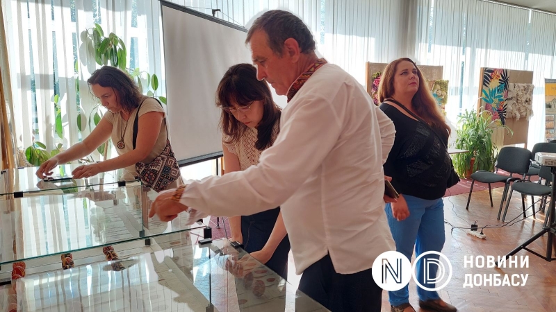 «Іканича»: втрачені писанки надазовських греків знову стали надбанням України