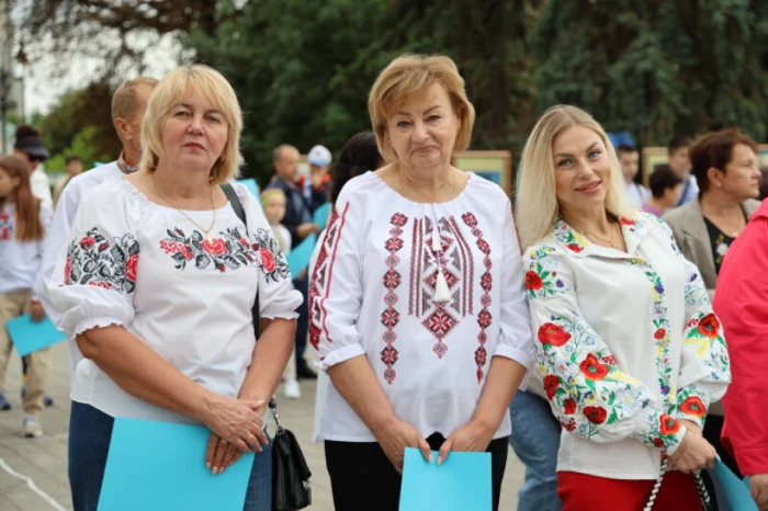 Із нагоди 940-річчя міста Луцька учасники флешмобу створили цифру 940