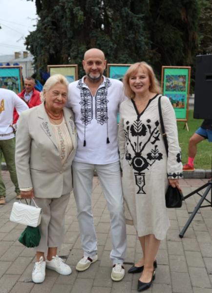 Із нагоди 940-річчя міста Луцька учасники флешмобу створили цифру 940