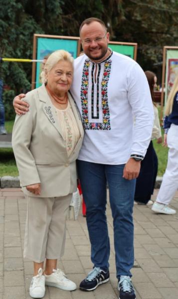 Із нагоди 940-річчя міста Луцька учасники флешмобу створили цифру 940