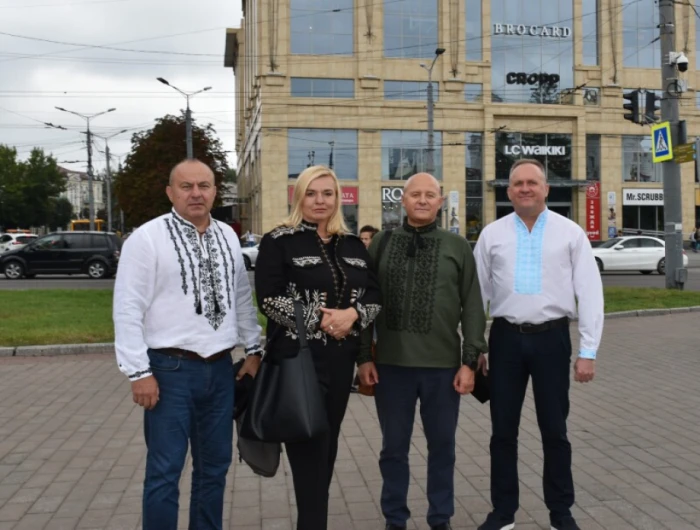 Із нагоди 940-річчя міста Луцька учасники флешмобу створили цифру 940