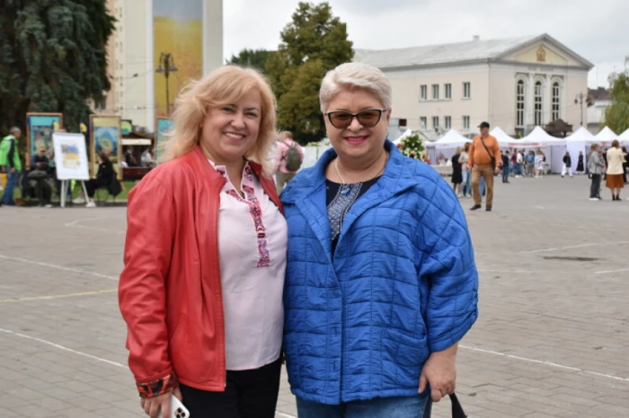 Із нагоди 940-річчя міста Луцька учасники флешмобу створили цифру 940